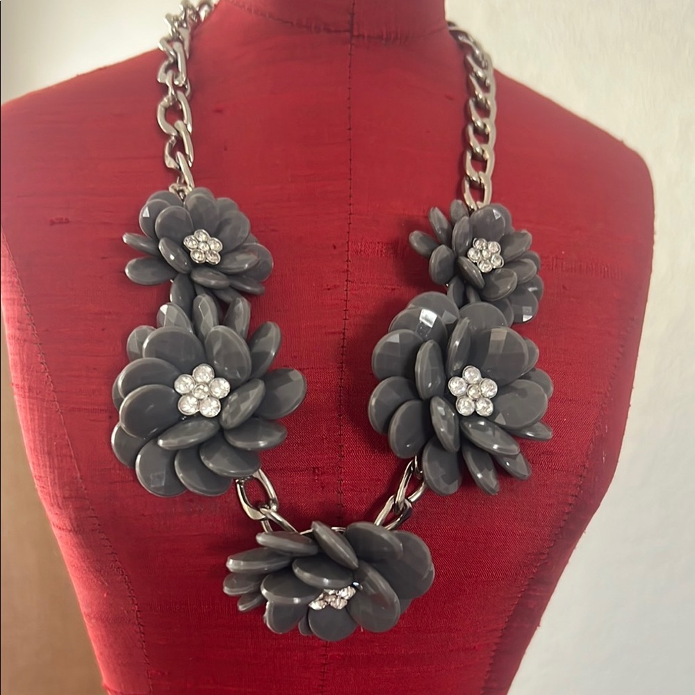 Elegant Gray Floral Necklace